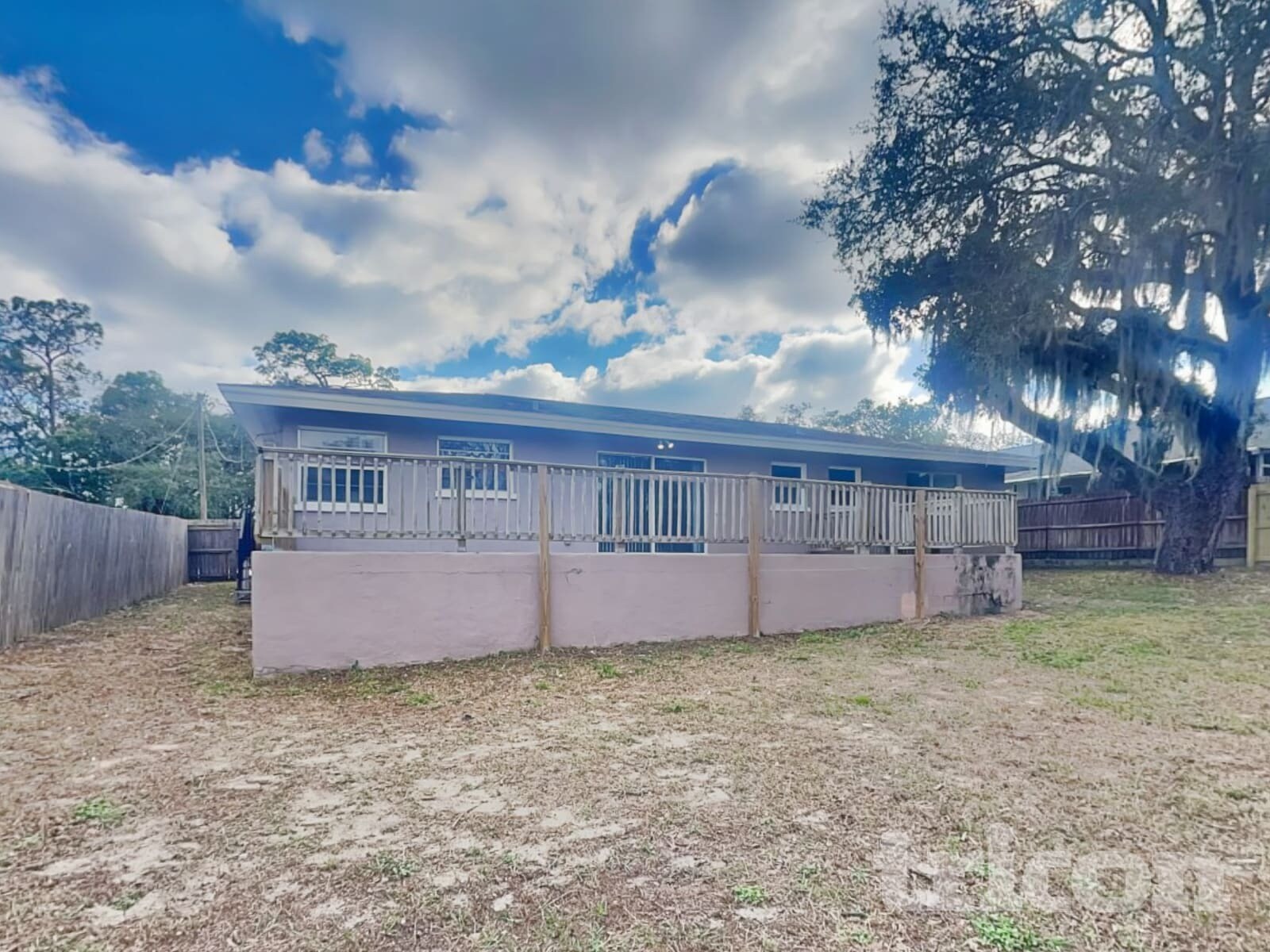 Building Photo - 1305 E Oakwood St
