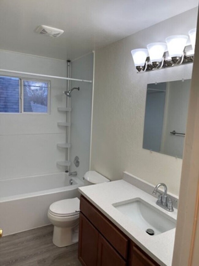 Building Photo - 4 Bedroom Duplex