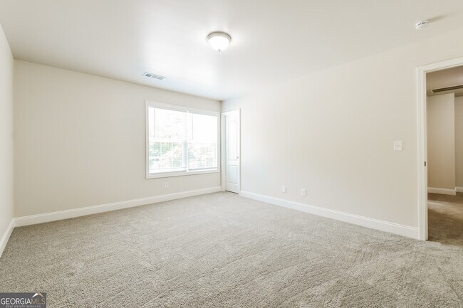 Building Photo - 111 Iverson Pl