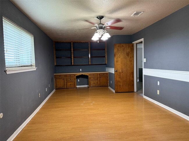 Building Photo - 702 Omega Cir