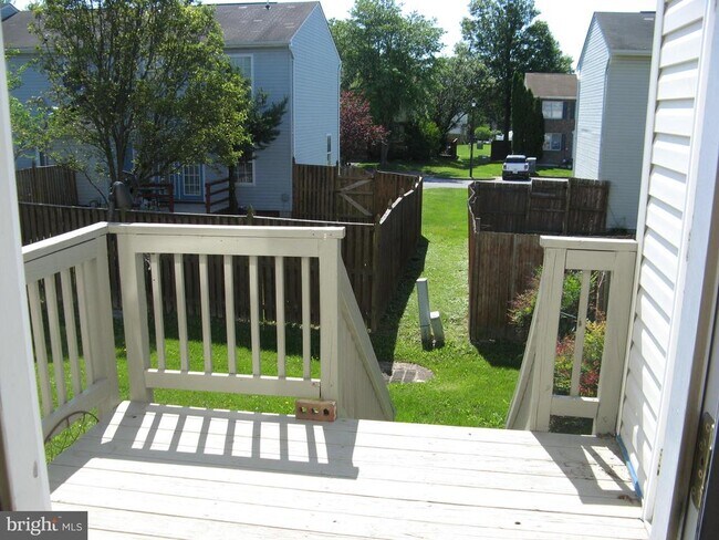 Building Photo - 136 Equestrian Dr