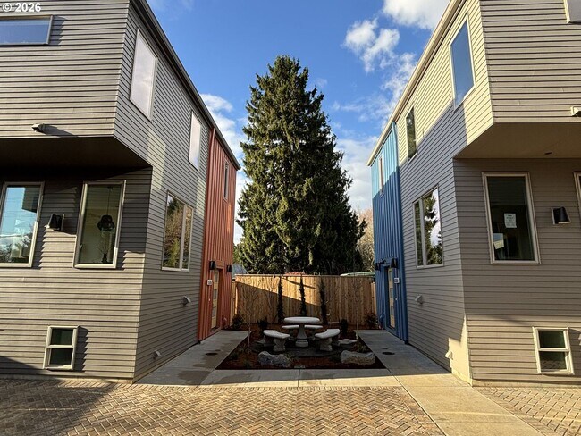 Building Photo - BRAND NEW stylish and modern Mt. Tabor stunner! Available Now!!