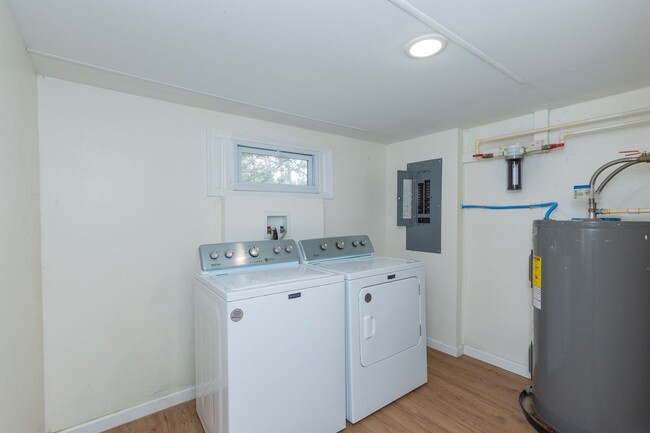 Building Photo - 2 Bed, 2 Full Bath Single Family Home in H...