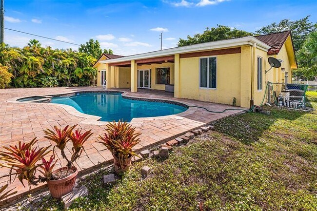 Building Photo - 8619 SW 51st St