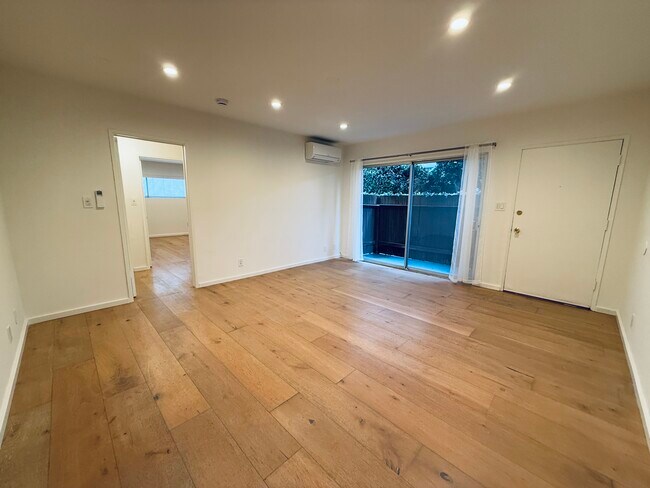 Building Photo - 517 Pier Ave