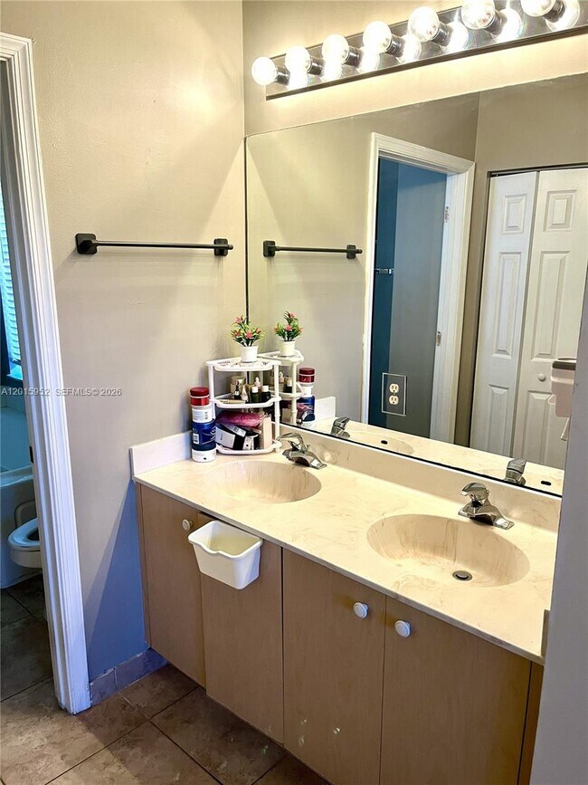 Building Photo - 2450 S Coral Trace Cir