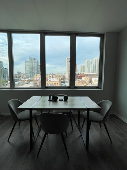 Building Photo - 659 W Randolph St