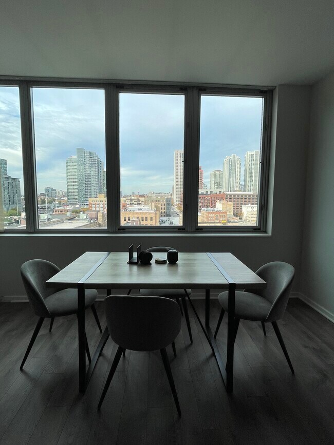 Building Photo - 659 W Randolph St