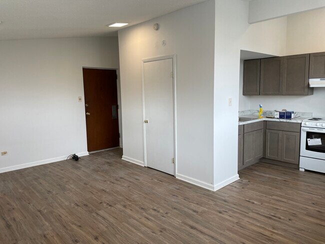 Building Photo - 3400 Main St