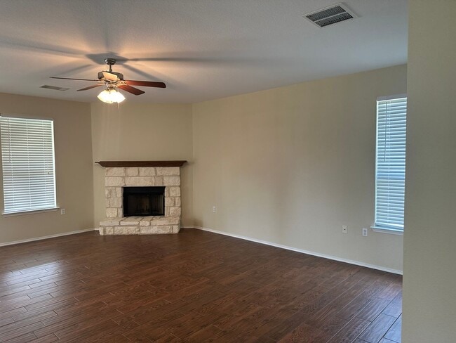 Building Photo - Modern 3/BR 2.5/BA Home with Stylish Kitch...