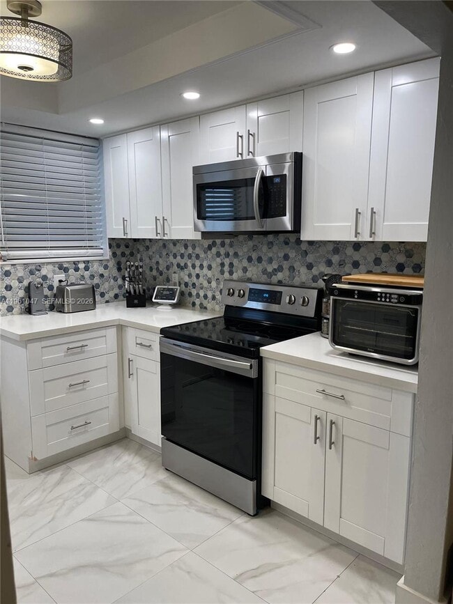 Building Photo - 11960 NE 19th Dr