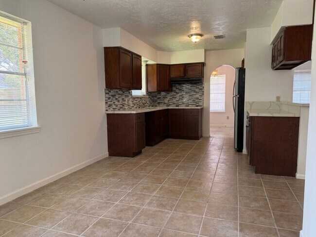 Building Photo - 9618 S Petersham Dr