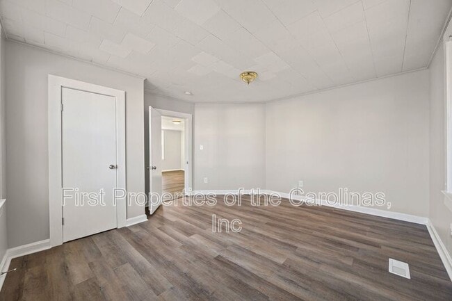 Building Photo - 1127 W 5th Ave