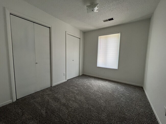 Building Photo - 619 Walnut Ave.