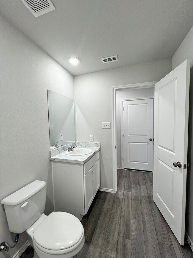 Building Photo - New Home in New Tolar Oaks Neighborhood