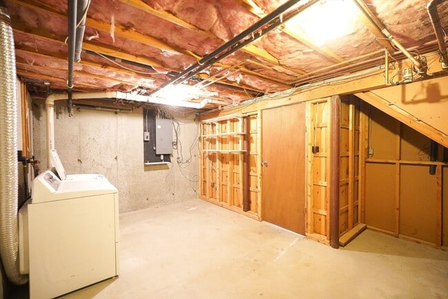 Building Photo - 40 Spring Cove Rd