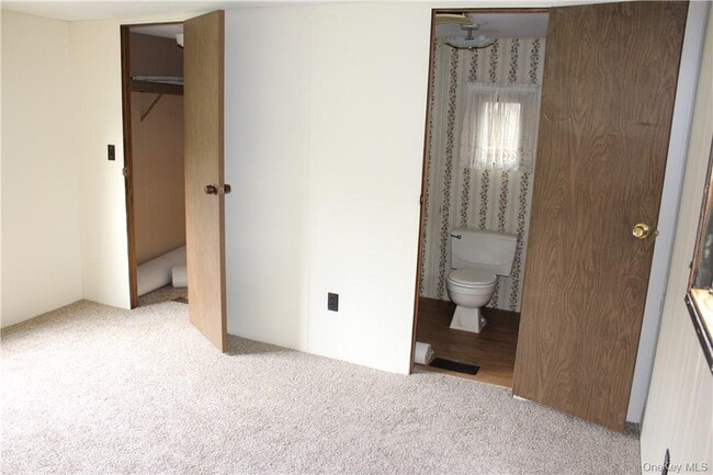Building Photo - 16 Tanglewood Park Dr