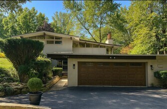Building Photo - Spacious Mid-Century Modern Rental in Cant...