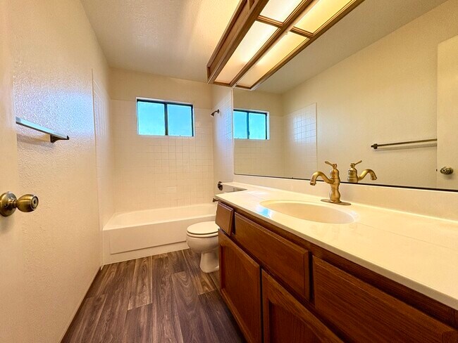 Building Photo - Beautiful Well Kept 3 bedroom for Rent - Folsom