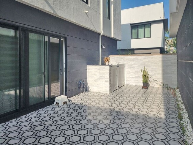 Building Photo - 16332 Dawn Wy