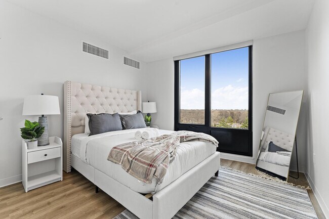 Building Photo - 284 Western Ave