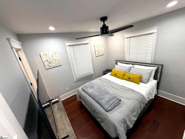 Building Photo - 113 Prancer Ave