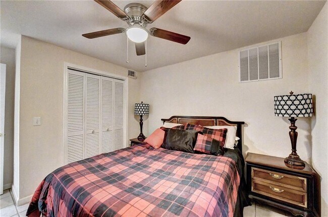 Building Photo - 6490 Tuggle Dr