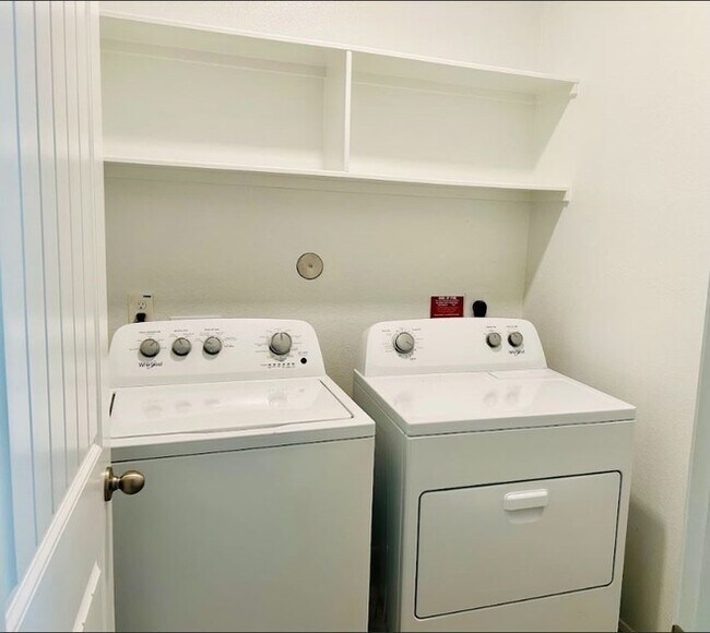 Building Photo - 21423 Holly Heights Rd