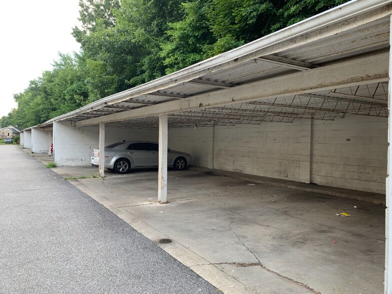 Building Photo - 554 West Ave