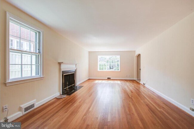 Building Photo - 4721 Yuma St NW