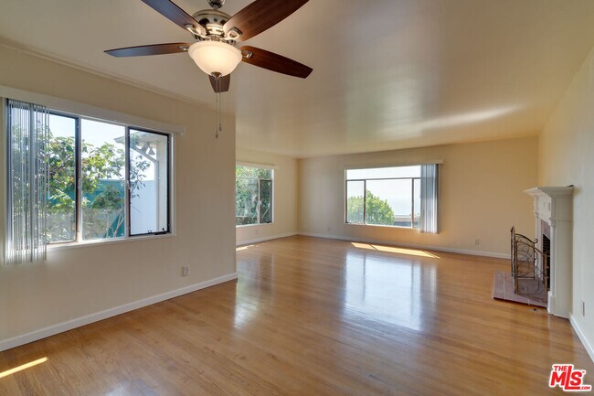 Building Photo - 214 Bellino Dr