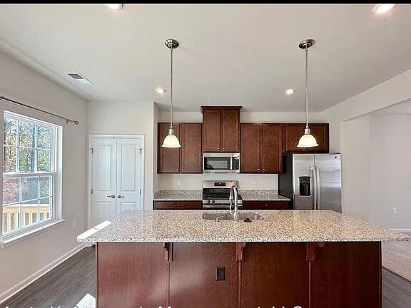 Building Photo - 801 Romeria Dr