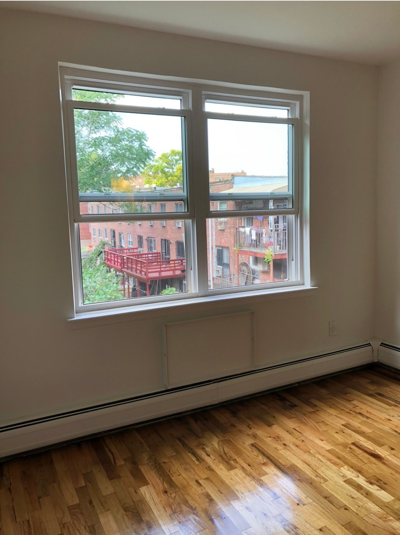 Building Photo - 14911 Roosevelt Ave