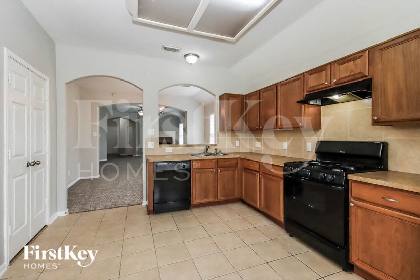 Building Photo - 9302 Reflections Path Way