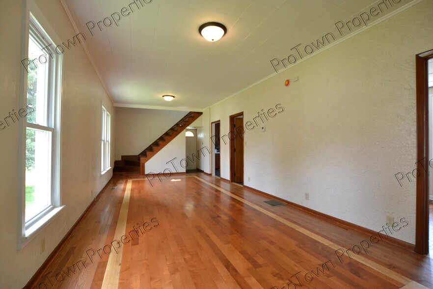 Building Photo - 314 Illinois St
