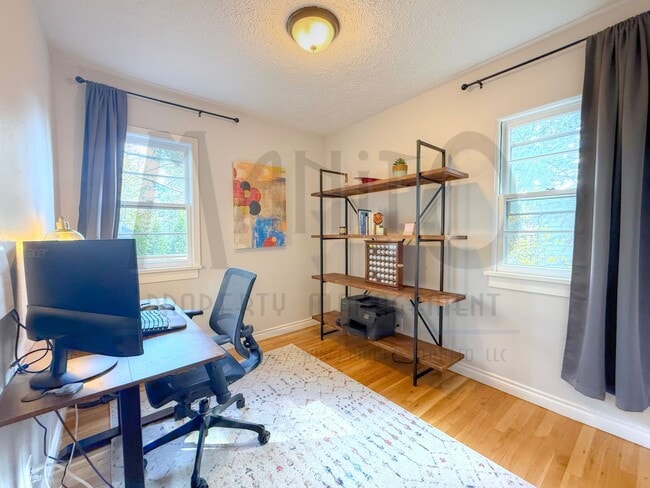 Building Photo - Beautiful Home Near Perry District