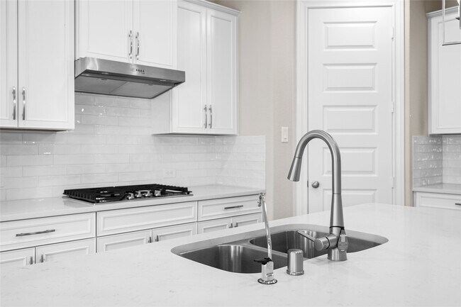 Building Photo - 17681 Rosette Grass Dr