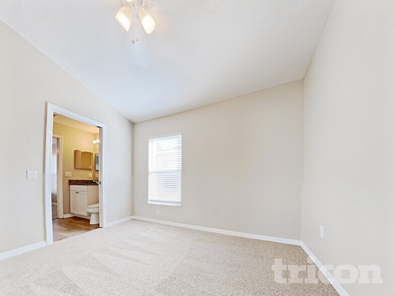 Building Photo - 10041 Creek Bluff Dr