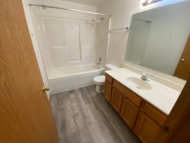 Building Photo - 527 Trail Side Dr