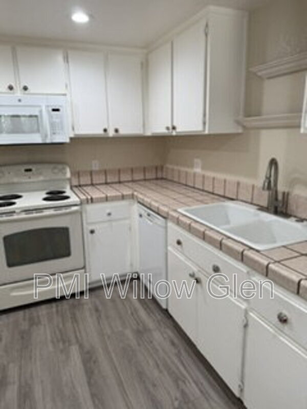 Building Photo - 7379 Tulare Hill Dr
