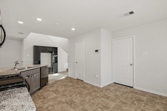 Building Photo - 1228 Haverford Ln