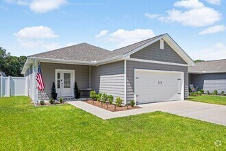 Building Photo - Freeport/Niceville Beauty!