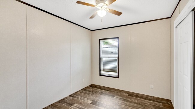 Building Photo - 2 bed/2 bath lovely mobile home! Schedule ...