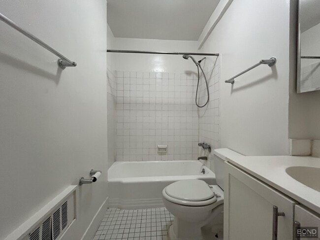 Building Photo - 236 E 36th St