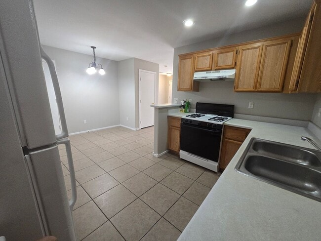 Building Photo - Lock in $1795 Off your third month rent - 3 Bedroom Home near North Las Vegas