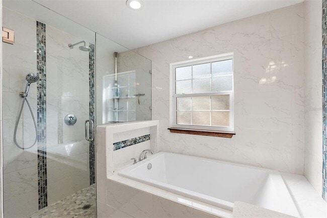 Building Photo - 5080 Oaklawn Ln