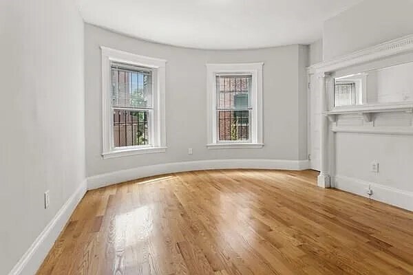 Building Photo - 14 Lyndhurst St