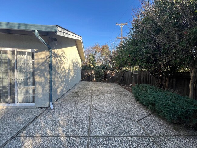 Building Photo - 6484 Camelia Dr