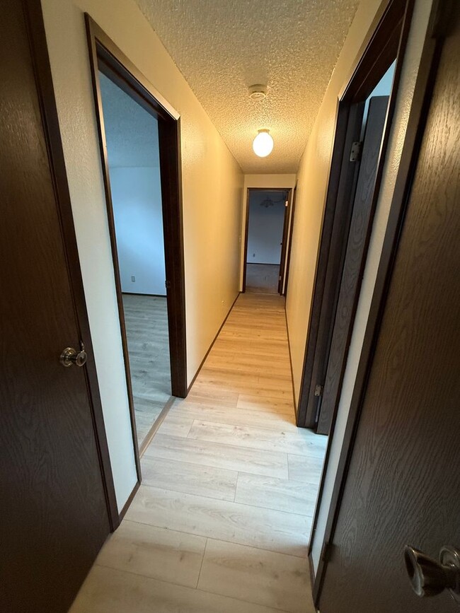 Building Photo - Charming Retro-Style 2 Bedroom Apartment i...