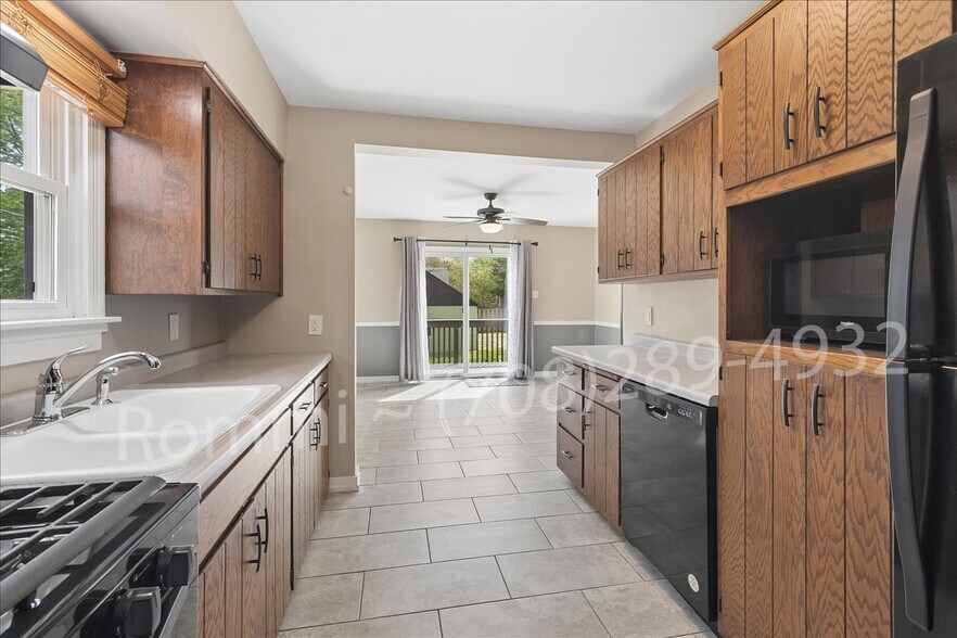 Kitchen - 6717 Huron Ave